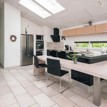 Semesterbostad Luxurious Retreat In Henne Strand-by Traum *